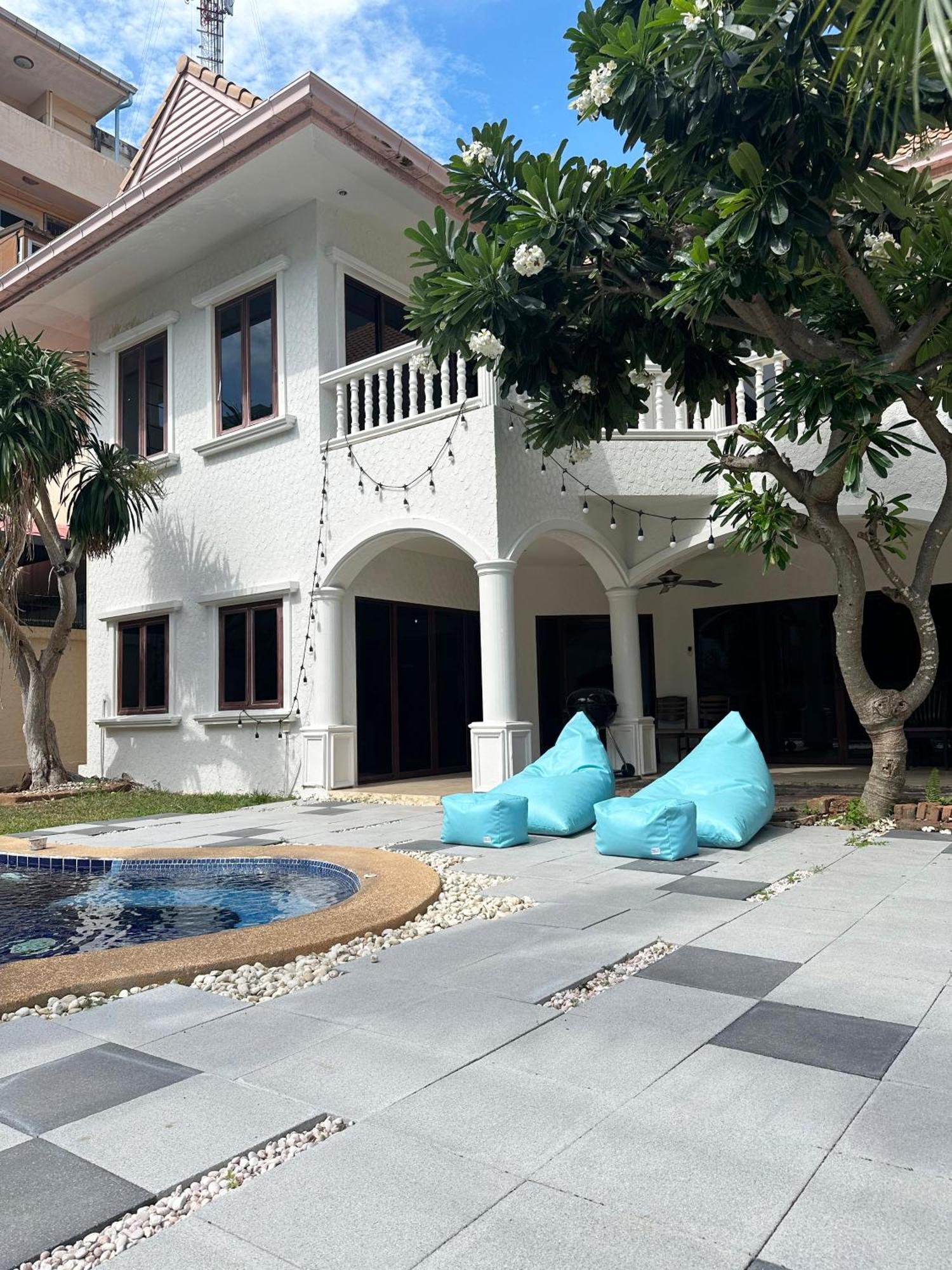 Blooming Hill Boutique Suites Pattaya Esterno foto